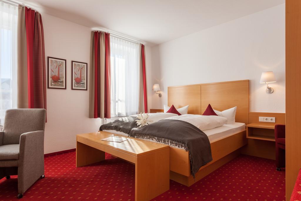 Hotel Waldhorn Кемптен Экстерьер фото