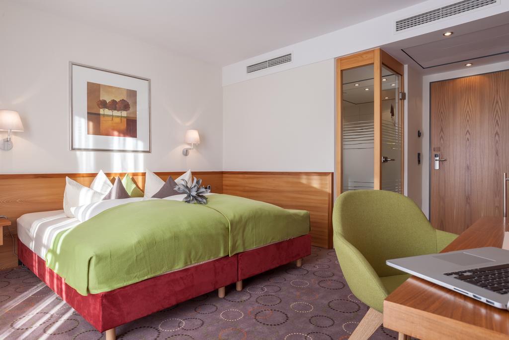 Hotel Waldhorn Кемптен Экстерьер фото